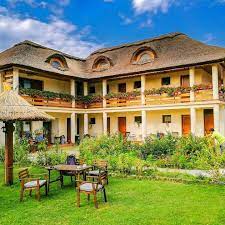 La mila 23 se ajunge doar pe apa, cu mila 23 este un sat in partea de nord a judetului tulcea, in delta dunarii, la 53 km de tulcea, pe bratul dunarea veche, ce se desprinde spre stanga. Sejur All Inclusive Delta Dunarii Mila 23 Pensiunea Dunarea Veche