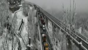 Le immagini dall'altro della polizia video. Elgjajlcigaccm