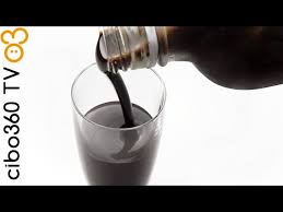 Una volta che lo zucchero si sarà completamente sciolto, abbassate il fuoco al minimo e aggiungete la polvere di liquirizia 4 , mescolate con una frusta 5 fino a farla sciogliere: Liquore Alla Liquirizia Fatto In Casa Denso E Cremoso Youtube