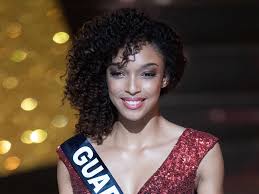 Zozibini tunzi a fost declarată cea mai frumoasă femeie din lume, aceasta fiind încoronată recent miss universe 2019. Miss World 2019 Cine A Fost AleasÄ Cea Mai FrumoasÄ Femeie Din Lume