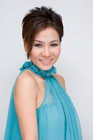 Ca sĩ thu minh chọn chiếc váy trắng giản đơn để diện đi ăn tiệc đón tuổi 43 của mình. Ca SÄ© Thu Minh NgÆ°á»i Máº«u A Chau