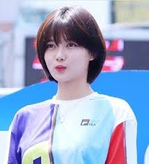 Here are pictures of this year's best haircuts and hairstyles for women with short hair. Korean Short Haircuts For Round Faces 15
