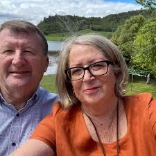 Are there strong currents in front of Moana Sands Villas in Rarotonga?