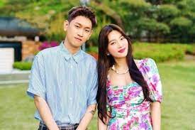 She is the eldest of three sisters. N6esb4qpcl32km