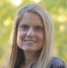 Lisa Steiner's Instagram, Twitter & Facebook