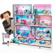 En este juego de barbie, la muñeca es bailarina profesional. Lol Casa Lol Falabella Com