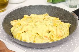 Paccheri Cremosi Allo Zafferano Con Zucchine E Gamberetti Ricette Cibo E Vino Ricette Di Cucina