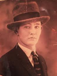 The Old English Gentleman around 1900, looks like there were 3 parts to it  then, maybe a snug lounge and bar.