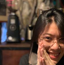 Bag it, flaunt it! 👛👡 Get 20% OFF