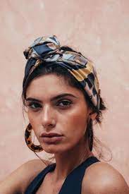 Lencos De Cabelo Sao A Maior Tendencia Para Esta Primavera Scarfseason Scarfshops Scarfstyles Bandana Sac Stili Sac Ve Makyaj Bandana Sac