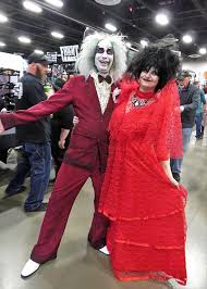 Beetlejuice foolishly makes the comment that he can't get lydia out of when people all around him start winning trivial awards, beetlejuice decides that he wants one too. File Horrorhound 05 Beetlejuice And Lydia 46530155355 Jpg Wikimedia Commons