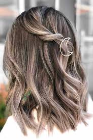 Cute and messy hairstyles sported by many celebs today are gaining immense popularity. 27 Terrific Shoulder Length Hairstyles To Make Your Look Special Medium Hair Styles Medium Length Hair Styles Hair Styles