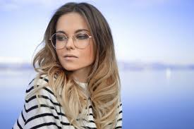 メガネに似合うヘアアレンジ10選とおしゃれに見せる3つのコツ Arvo