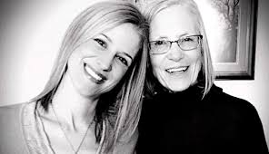 A Daughter Gives Up Her Life To Take Care Of Mother With Alzheimer's