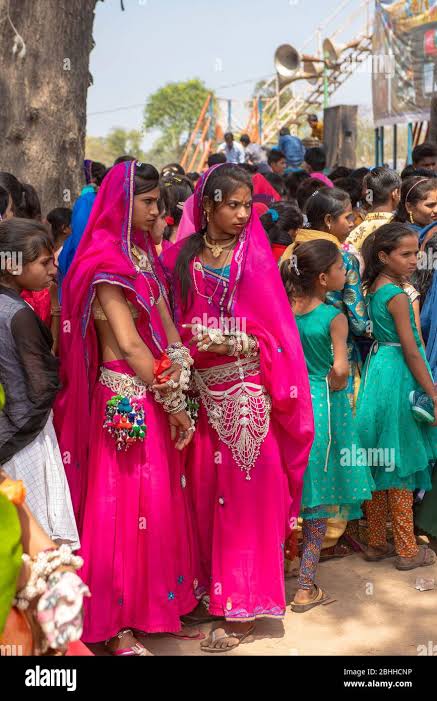 Jhabua / India 8 March 2020 Indian bhil tribal family posing for Portraits in front of camera during Bhagoria Festival at Jhabua districts Madhya Pra Stock Photo - Alamy