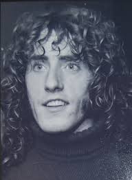 The Mariners with Michael Ronson right when he lived at home in Milford  Grove. Does anyone know what guitar he has in the picture or the names of  the other musicians?