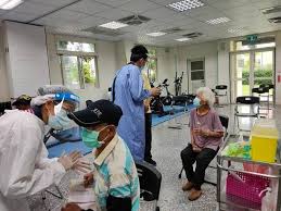 麻腮风三联疫苗（英語：measles mumps and rubella vaccine, mmr），港澳台译为麻疹腮腺炎德國麻疹混合疫苗，，大陆简稱麻腮风疫苗，是预防麻疹、腮腺炎、风疹（德國麻疹）的疫苗，由三種疾病病毒的活性減毒性病毒混合而成，是以注射的方式施打疫苗。 0u0vknnkagxu5m