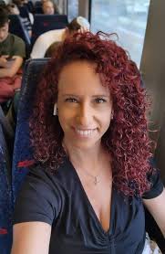 רואים שאני מתרגשת? 🤩 יצאתי למסע חדש ושוב חוזרת ללמוד כן, כן, תלמידה נצחית  😀 ככה זה כשבוחרים בדרך חיים של התפתחות אישית 🌱 והולכים בעקבות הלב 💜 אני  אוהבת להקשיב לו