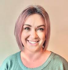 Can someone put me in all black and change the background please?