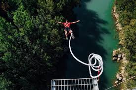 Bungee jumping (/ ˈ b ʌ n dʒ i /), also spelt bungy jumping, is an activity that involves a person jumping from a great height while connected to a large elastic cord.the launching pad is usually erected on a tall structure such as a building or crane, a bridge across a deep ravine, or on a natural geographic feature such as a cliff. Top Extreme Bungee Jumping Vipava Tals Offizielles Tourismus Webportal