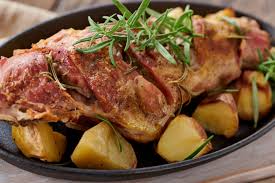 Che vi presentiamo oggi è una ricetta originaria delle zone interne della sicilia che oggi è molto diffusa in ogni angolo dell'isola. Le Tradizioni A Pasqua E Come Cucinare La Coscia D Agnello Gastronomia Macelleria La Carne