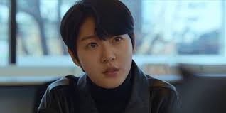 在Netflix  韓劇#獵犬中飾演「賢珠」的韓國女演員#金賽綸，今天下午被友人發現在首爾城東區的家中失去呼吸心跳，警方表示沒有外部侵入跡象，死亡原因正在調查中，得年24歲。  2022年因為酒駕肇逃而形象大傷，在#獵犬