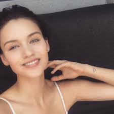 Isabel Mcneil's Instagram, Twitter & Facebook