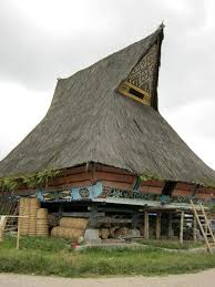 Selain itu, pembagian rumah adat batak toba juga dibedakan menjadi dua,. 8 Rumah Adat Sumatera Utara Batak Toba Karo Simalungun