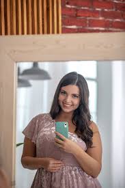 Place your mirror on the ground and tilted upward toward the sky, then stand over it and let the. How To Take Better Full Body Selfies Avoid These 6 Mirror Selfie Missteps Dolly Dowsie