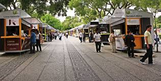 The last edition offeira do livro do porto alegre was held in porto alegre from 30 october 2020 to 15 november 2020 and the next edition is expected to be held in the month of october 2021. Feira Do Livro Do Porto Esta Lotada Avenida Das Tilias Tera 120 Stands Etc E Tal Jornal