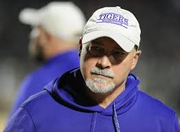 District 7-5A football preview: With Destrehan riding dominant streak, East  St. John ready to challenge defending district champs