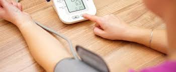 Ein niedriger blutdruck (hypotonie) besteht, wenn der obere (systolische) blutdruckwert unter 100 millimeter quecksilbersäule (mmhg) liegt. Niedriger Blutdruck