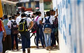 Cadernos, mochilas, canetas, fichários e muito mais. Volta As Aulas Em Sp Cenario E De Inseguranca Pura Diz Saude