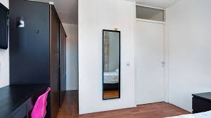 Het veranderen van de woning ferdinand bolstraat 10 door het balkon bij de woning te betrekken. Ferdinand Bolstraat 29 88 Makelaars