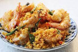 Stir fry finely chopped garlic, bird's eyes chilies and curry leaves, until fragrant. Butter Cereal Prawns Foodelicacy