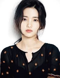 김태리는 1990년 4월 24일 서울에서 태어났다. í¬ë¸ì¤ ì¤'ììì¬ë§¤ê±°ì§