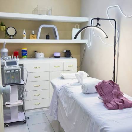 Authentic - 🌸Athentic Beauty Cabina Spa🌸 una de nuestras cabinas 💜  💜siempre cuidando de ti ☀️ 🌟agenda tu cita! 🌟 Citas:5654325428 📍 Plaza  Lateral, C. Chichimeca Pte. 2-local 5 Planta alta, Bello