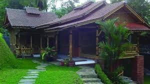 Rumah adat kasepuhan dibangun oleh pangeran cakrabuana pada 1527 berupa keraton. Rumah Adat Sunda Sejarah Nama Keunikan Manfaat Ciri Khas