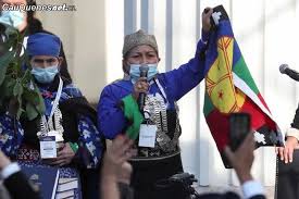 Nuestras sentidas condolencias a la presidenta elisa loncon por la partida de su madre margarita antileo, quien cerró su ciclo en este mundo. En Historica Jornada Elisa Loncon Representante Del Pueblo Mapuche Asumio La Presidencia De La Convencion Constitucional Cauquenesnet Cl