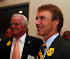 Hollenbach wins Democratic primary for treasurer