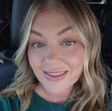 Lorrie Ruiz's Instagram, Twitter & Facebook