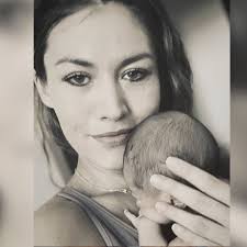 Mittlerweile verriet sie aber, dass ihr freund muhammad heißt und sie sich das erste mal vor drei jahren in dubai getroffen haben. News Video Fiona Erdmann Zeigt Wie Hart Ihr Der Baby Schlafmangel Zusetzt Brigitte De