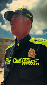 Agente Tellez: 43 años de dedicación en la Policía