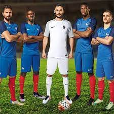 En plus de la box des bleus (burger, tenders, frite et boisson) et le bucket des bleus pour 2 proposé à seulement 10 euros, kfc offre pour chaque menu xl un verre equipe de france, soit une collection de 11 verres collector différents. Kfc Verres Euro Offerts Avec Votre Menu Xl