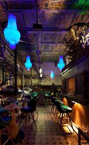 17 Wunderschone Versteckte Bars In Berlin Die Du Besuchen Solltest Bar Berlin Berlin Reise Berlin