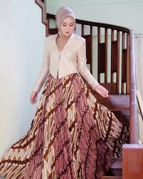 Model baju lebaran yang di buat pun bermacam macam. Desain Baju Batik Dian Pelangi Rasanya