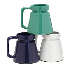 Coffee mug with magnetic bottom. Highwave Hotjo Wide Base No Tip Travel Coffee Mug