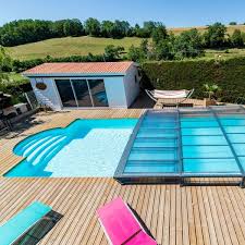 Le summum de la discrétion. Abri De Piscine Modeles Pour Une Baignade Confort Cote Maison