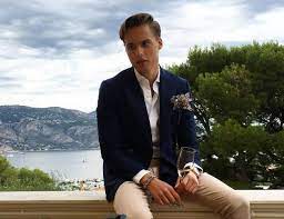 Av anders brekke, helge silset og annichen woll eide. Young Salmar Heir Spreads Salmon Wealth To Start Ups