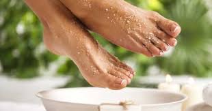 فى 20 دقائق نقع القدمين فى الماء يخلص جسم من السموم اعرفى الطريقة اليوم السابع